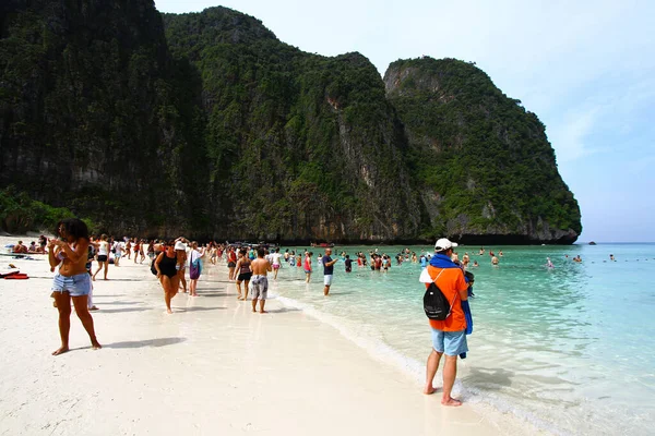 Krabi Thailand April 2017 Many People Tourist Travel Beautiful Beach — Stock Photo, Image