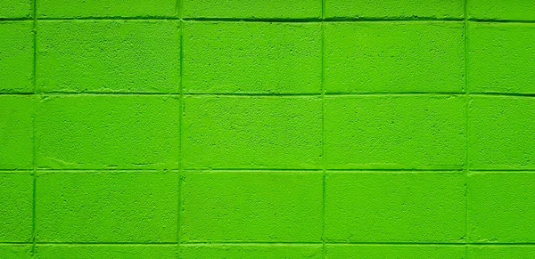 背景为绿砖或砌块墙 粉刷和彩绘瓷砖墙纸 — 图库照片