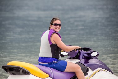 Yound jet ski sürme kadın