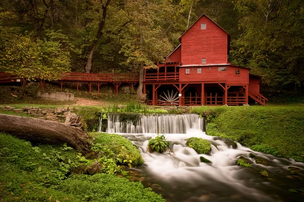 Moulin à grain rouge — Photo