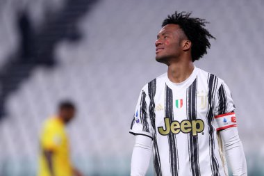 Torino, İtalya. 21 Kasım 2020. Juventus FC 'den Juan Cuadrado, Juventus Fc ve Cagliari Calcio arasında oynanan Serie A karşılaşmasında.   