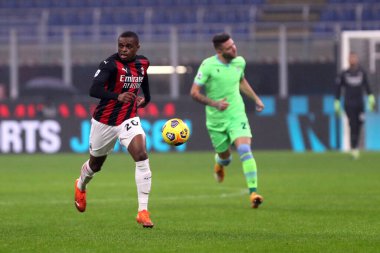 Milano, İtalya. 23 Aralık 2020. Ac Milan 'dan Pierre Kalulu, 23 Aralık 2020' de İtalya 'nın Milano kentinde Ac Milan ve Ss Lazio arasında oynanan Stadyum Giuseppe Meazza maçında.