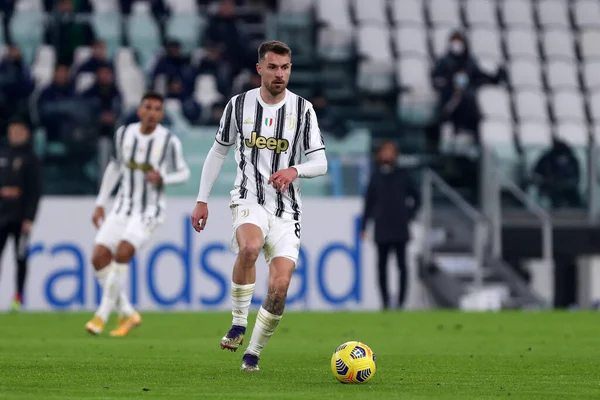 Torino, 03 Ocak 2021. Juventus Fc 'ten Aaron Ramsey, Juventus Fc ve Udinese Calcio arasındaki Serie A maçı sırasında