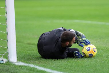 Milano, İtalya. 7 Şubat. Ac Milan 'dan Gianluigi Donnarumma Ac Milan ve Fc Crotone arasındaki A karşılaşmasında.