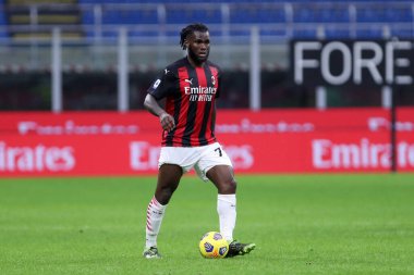 Milano, İtalya. 7 Şubat. Ac Milan 'dan Frank Kessie Ac Milan ve Fc Crotone arasındaki A serisi maçında.