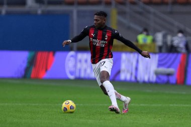Milano, İtalya. 7 Şubat. Ac Milan 'dan Rafael Leao Ac Milan ve Fc Crotone arasındaki A maçı sırasında.