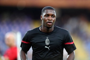 Cenova, İtalya. 23 Ağustos 2021. Serie A karşılaşmasında Ac Milan 'dan Fode Ballo-Toure ile Uc Sampdoria ve Ac Milan arasında oynanan karşılaşma.