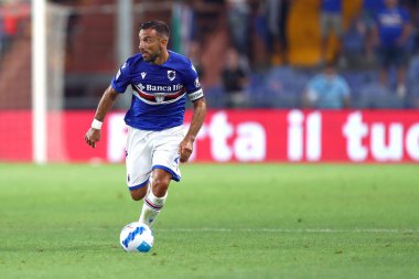 Cenova, İtalya. 23 Ağustos 2021. Uc Sampdoria 'dan Fabio Quagliarella, Uc Sampdoria ve Ac Milan arasındaki A karşılaşmasında topu kontrol ediyor. 