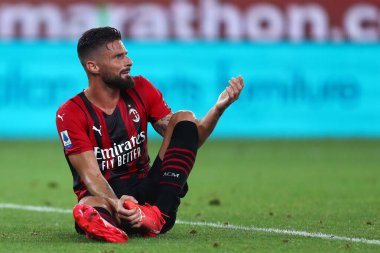 Cenova, İtalya. 23 Ağustos 2021. Serie A karşılaşmasında Ac Milan 'dan Olivier Giroud ile Uc Sampdoria ve Ac Milan arasında.