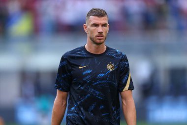 Milano, 21 Ağustos 2021. Fc Internazionale 'den Edin Dzeko Fc Internazionale ve Cenova Cfc arasında oynanan Serie A maçı sırasında.