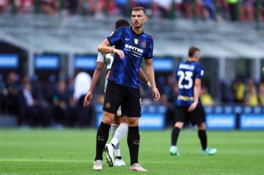 Milano, 21 Ağustos 2021. Fc Internazionale 'den Edin Dzeko Fc Internazionale ve Cenova Cfc arasında oynanan Serie A maçı sırasında.