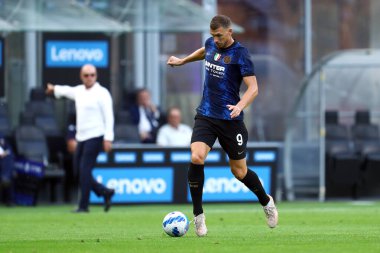 Milano, 21 Ağustos 2021. Fc Internazionale 'den Edin Dzeko, Fc Internazionale ve Genoa Cfc arasında oynanan Serie A karşılaşmasında.