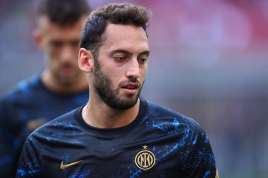 Milano, 21 Ağustos 2021. Fc Internazionale 'den Hakan Calhanoğlu, Stadio Giuseppe Meazza' da Fc Internazionale ile Cenova Cfc arasında oynanan Serie A karşılaşmasında .