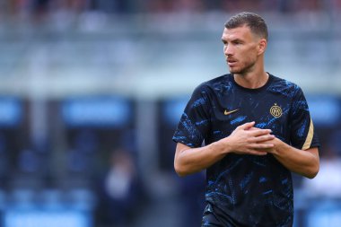 Milano, 21 Ağustos 2021. Fc Internazionale 'den Edin Dzeko Fc Internazionale ve Cenova Cfc arasında oynanan Serie A maçı sırasında.