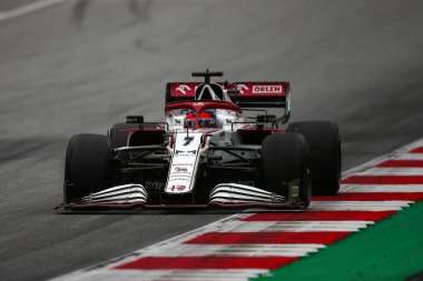 Spielberg, Avusturya. 2 Temmuz 2021. Alfa Romeo Yarışı 'ndan Kimi Raikkonen, Avusturya Formula 1 Gran Prix 2021' in ücretsiz antrenmanı sırasında yolda ilerliyor 