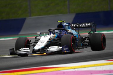 Spielberg, Avusturya. 2 Temmuz 2021. Avusturyalı Nicholas Latifi, Formula 1 Gran Prix 2021 'in ücretsiz çalışması sırasında yolda ilerliyor 