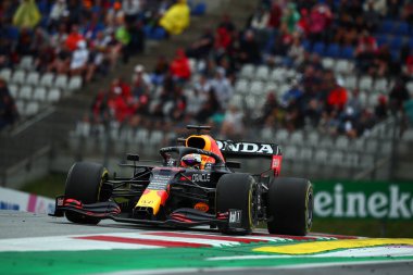 Spielberg, Avusturya. 2 Temmuz 2021. Avusturya Formula 1 Gran Prix 2021 'in ücretsiz antrenmanı sırasında Kızıl Boğa Yarışı' ndan Max Verstappen 