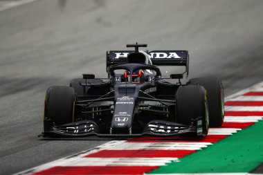 Spielberg, Avusturya. 2 Temmuz 2021. Alpha Tauri 'den Yuki Tsunoda Avusturya' nın Gran Prix 2021 'inin ücretsiz antrenmanı sırasında yolda ilerliyor. 