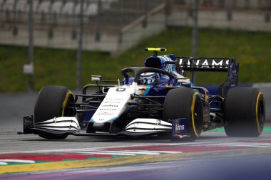 Spielberg, Avusturya. 2 Temmuz 2021. Avusturyalı Nicholas Latifi, Formula 1 Gran Prix 2021 'in ücretsiz çalışması sırasında yolda ilerliyor 