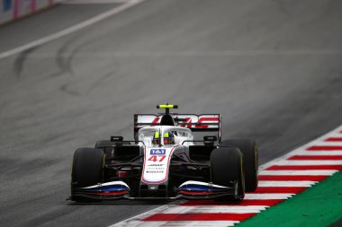 Spielberg, Avusturya. 2 Temmuz 2021. Haas F1 Takımı 'ndan Mick Schumacher Avusturya Formula 1 Gran Prix 2021' in ücretsiz antrenmanı sırasında yolda. 