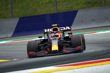 Spielberg, Avusturya. 2 Temmuz 2021. Avusturya Formula 1 Gran Prix 2021 'in ücretsiz antrenmanı sırasında Kızıl Boğa Yarışı' ndan Sergio Perez 