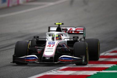 Spielberg, Avusturya. 2 Temmuz 2021. Haas F1 Takımı 'ndan Mick Schumacher Avusturya Formula 1 Gran Prix 2021' in ücretsiz antrenmanı sırasında yolda. 