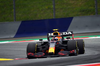 Spielberg, Avusturya. 2 Temmuz 2021. Avusturya Formula 1 Gran Prix 2021 'in ücretsiz antrenmanı sırasında Kızıl Boğa Yarışı' ndan Sergio Perez 