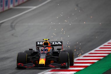 Spielberg, Avusturya. 2 Temmuz 2021. Avusturya Formula 1 Gran Prix 2021 'in ücretsiz antrenmanı sırasında Kızıl Boğa Yarışı' ndan Sergio Perez 