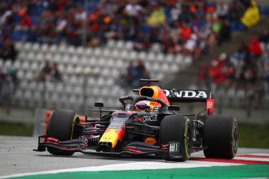 Spielberg, Avusturya. 2 Temmuz 2021. Avusturya Formula 1 Gran Prix 2021 'in ücretsiz antrenmanı sırasında Kızıl Boğa Yarışı' ndan Max Verstappen 