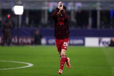 Liverpool Fc takımından Andrew Robertson, 9 Aralık 2025 tarihinde İtalya 'nın Milano kentinde oynanan UEFA Şampiyonlar Ligi Faz MD6 karşılaşması öncesinde Stadio Giuseppe Meazza' da FC Internazionale ile Liverpool Fc arasında oynanan karşılaşma öncesi ısındı. .