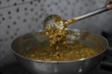 Hint usulü pişirme kolesistektomi.