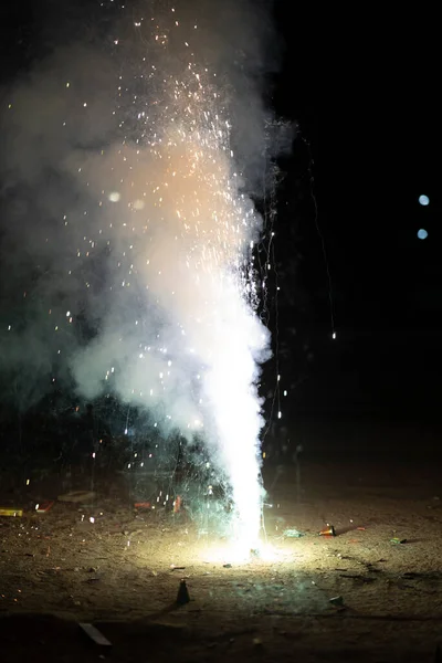 Fuoco Esplosione Cracker Sfondo Nero — Foto Stock