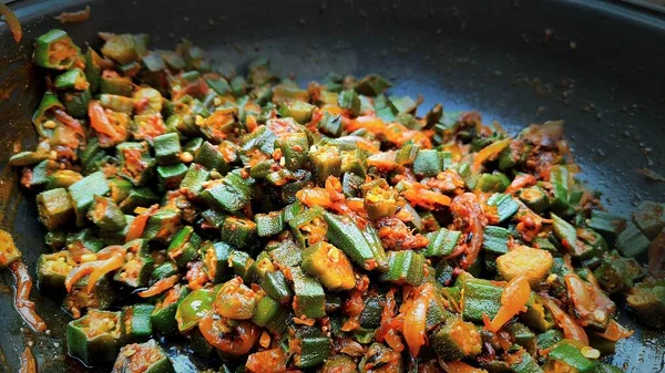 Przygotowane Lub Gotowe Serwowania Indyjskich Pikantnych Warzyw Okra Zdjęcie Stockowe