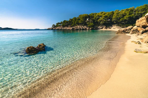 Cala Saladeta plajı, İbiza. İspanya.