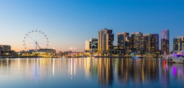 Melbourne docklands waterfront çevrenin panoramik görüntü