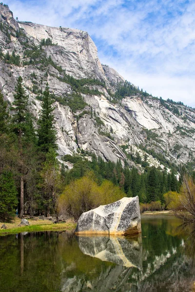 Spiegelsee im Yosemite-Nationalpark — Stockfoto
