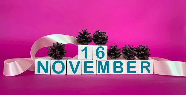 Νοεμβρίου Ξύλινους Κύβους Ροζ Φόντο Φθινοπωρινό Ημερολόγιο Νοεμβρίου — Φωτογραφία Αρχείου