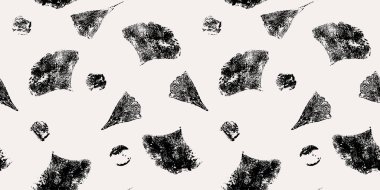 Ginkgo Biloba yaprağı vektörü kusursuz desen. İzole edilmiş Japon yaprakları. Sonbahar grunge el boyaması eskiz. Sağlık, ilaç, kaplıca, duvar kağıdı tasarımı için bitkisel altyapı.