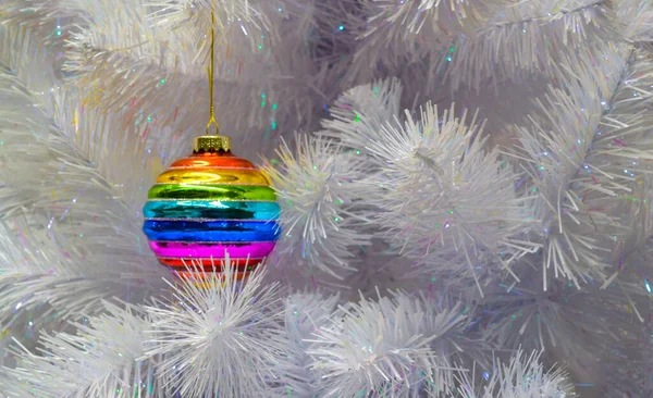 Arco Íris Vidro Brilhante Colorido Bola Natal Bugiganga Pendurada Uma — Fotografia de Stock