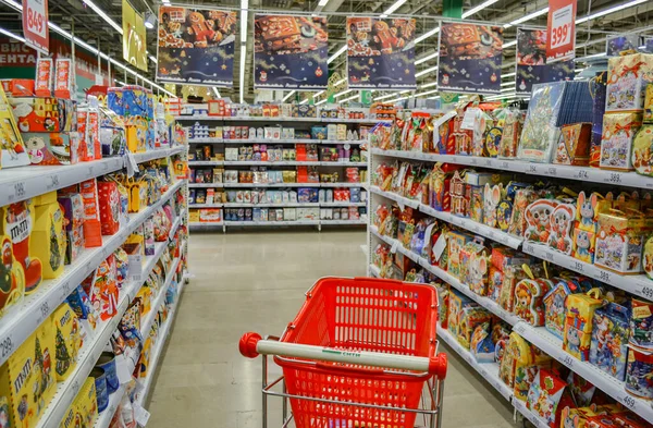 Moscow Russia November 2019 Red Basket Supermarket Trolley Rows Supermarket — Stock Photo, Image