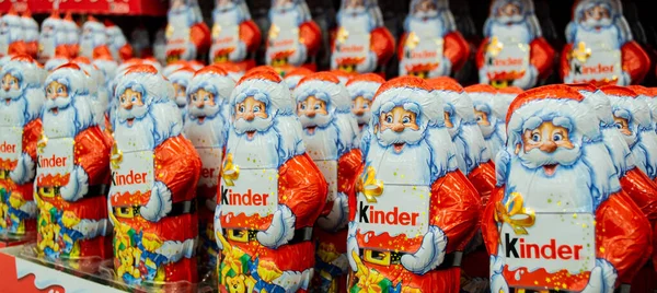 Moscow Russia November 2020 Lots Chocolate Santa Clauses Kinder Bright — Stock Photo, Image