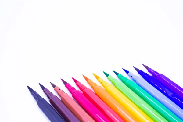Πολύχρωμοι Δείκτες Μύτη Βούρτσας Τοποθετημένοι Σύμφωνα Χρώματα Του Ουράνιου Τόξου — Φωτογραφία Αρχείου