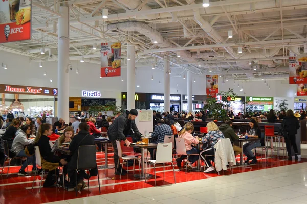 Moscú Rusia Noviembre 2019 Vista Del Patio Comidas Centro Comercial —  Fotos de Stock