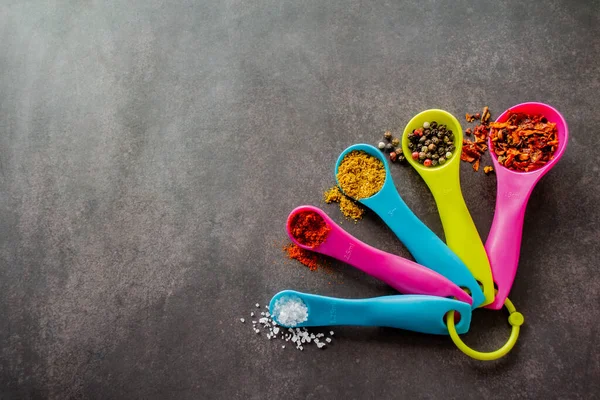 Multicolored Measuring Spoons Pink Blue Yellow Green Colors Different Sizes — Stock Photo, Image
