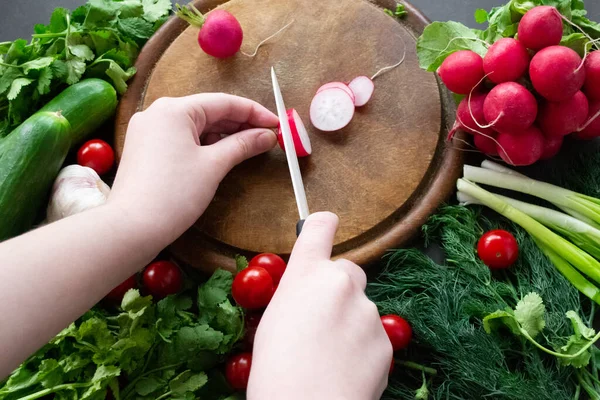 Hands Cutting Radishes White Ceramic Knife Wooden Chopping Board Board — Stock Photo, Image