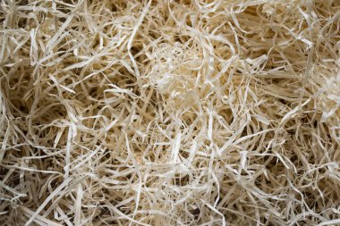 İnce kıvrımlı ahşap talaşı, paket doldurmak için talaş, eski oyuncakları doldurmak. Organik çevre dostu malzeme. Soyut arkaplan.