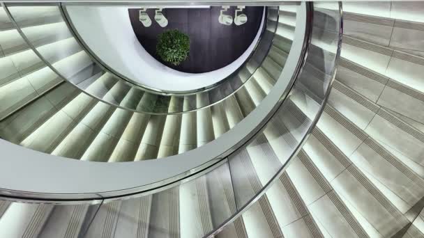 Moscou Russie Juin 2021 Vue Dessus Large Escalier Verre Spiralé — Video