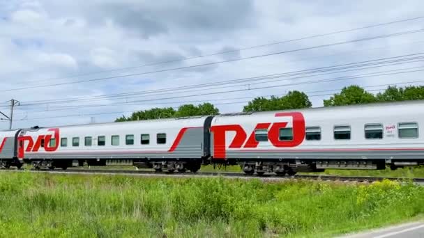 Rusia Región Moscú Junio 2021 Tren Pasajeros Color Rojo Grisáceo — Vídeos de Stock