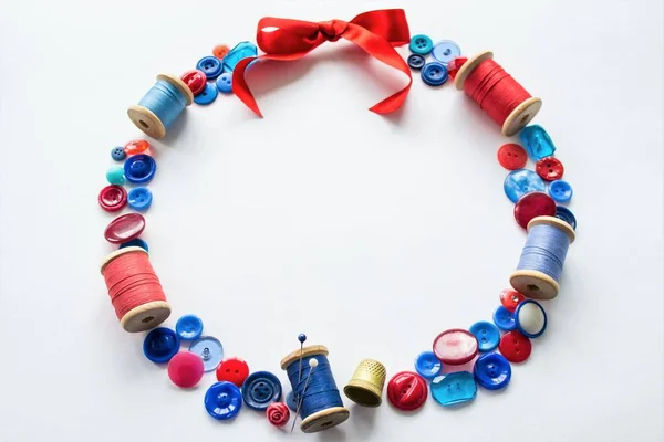 Wreath Made Buttons Threads Red Blue Colors Pins Bright Bow — Stock Photo, Image
