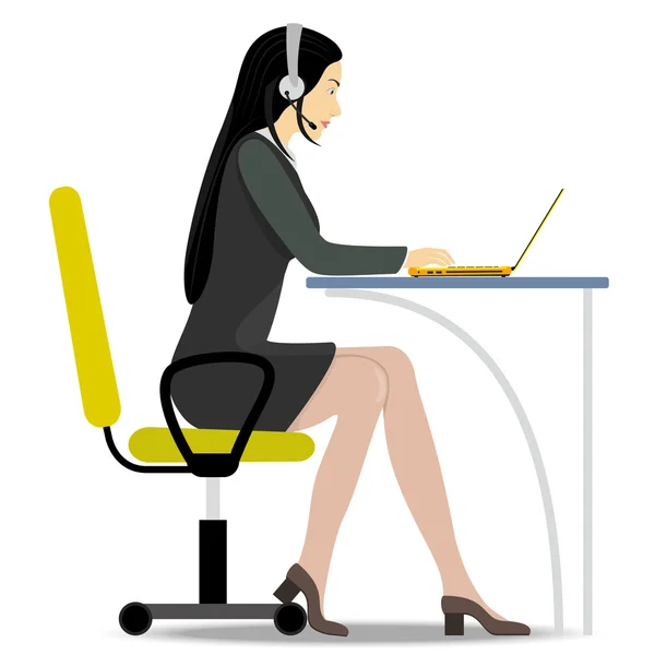 Mujer con auriculares en la cabeza sentada en una silla en la mesa y trabajando en el cuaderno . — Vector de stock